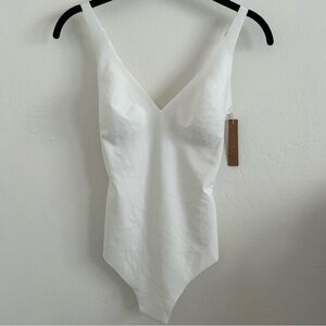 Skims Body Plunge Thong Bodysuit in Marble size Medium